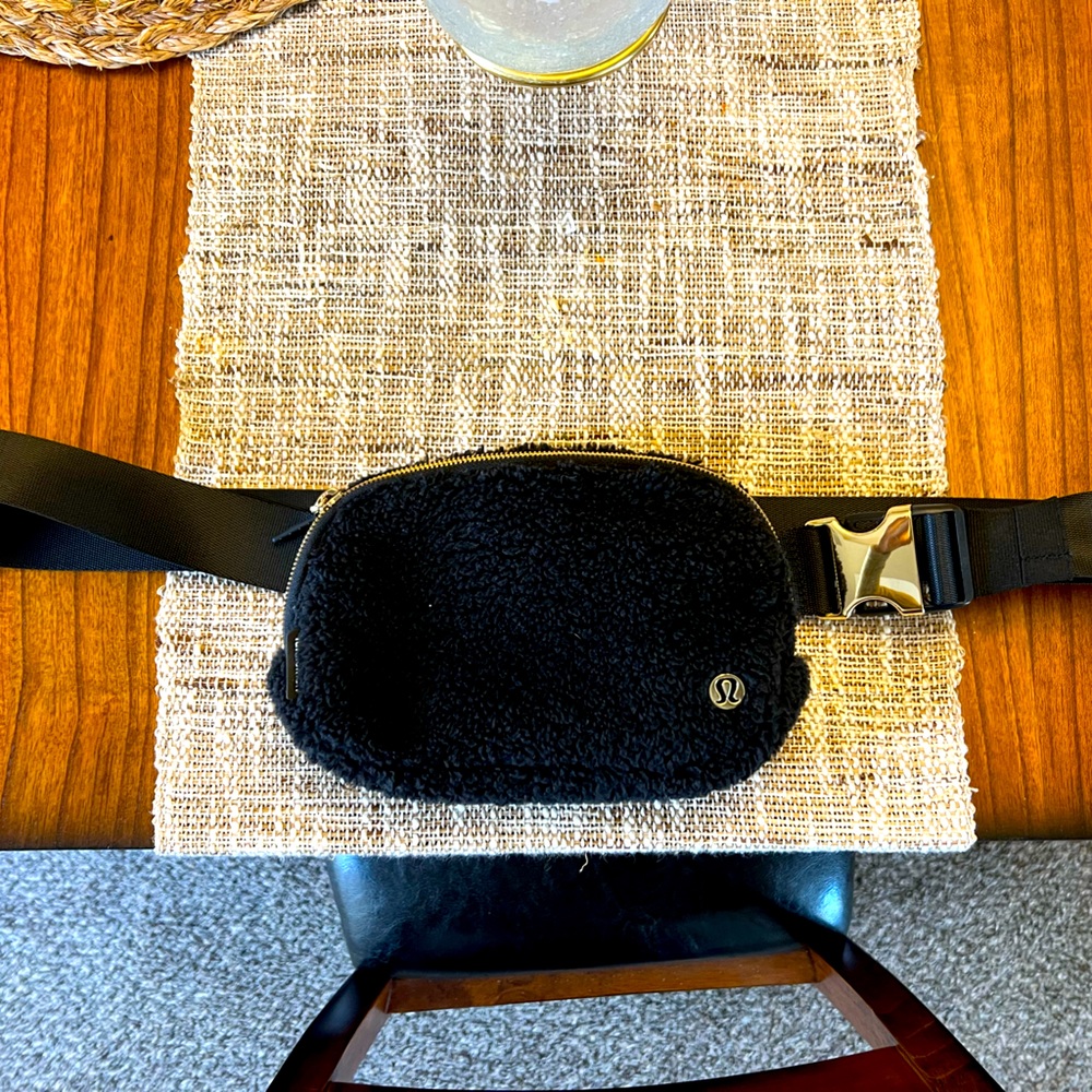 Lululemon Sherpa Belt Bag